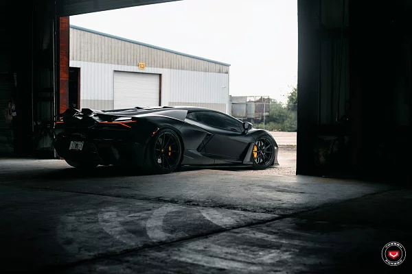 Фото дисков Vossen VPS-1 Черный сатин на Lamborghini Revuelto