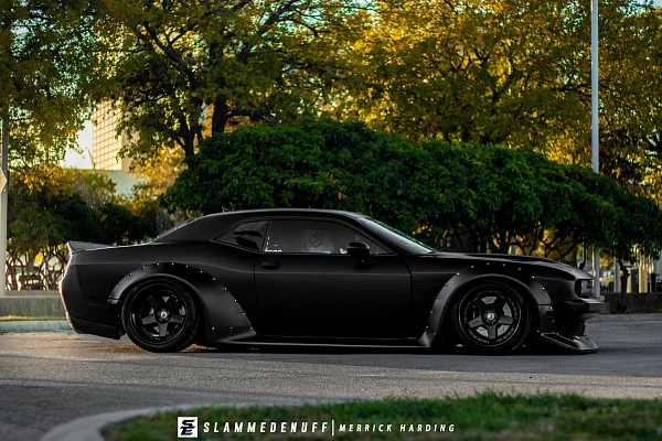 Фото дисков HRE C105 Черный сатин на Dodge Challenger III