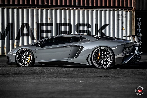 Фото дисков Vossen S17-01 Черный сатин на Lamborghini Aventador