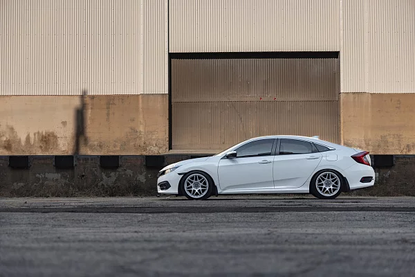 Фото дисков Motegi Racing MR158 TSUBAKI Серебро на Honda Civic Type R FK8