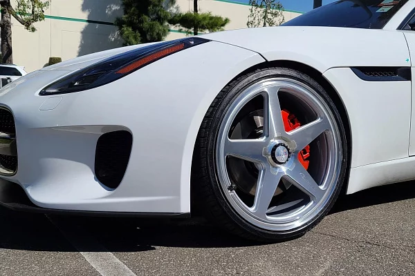 Фото дисков Giovanna Cinque Глянцевый лак на Jaguar F-Type