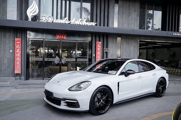 Фото дисков HRE P101 Черный глянец на Porsche Panamera II