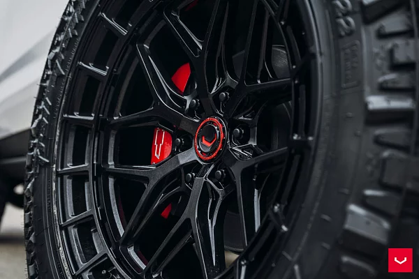 Фото дисков Vossen HFX-1 (6-Lug) Черный глянец на Chevrolet Tahoe V