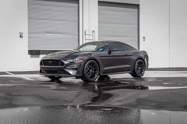 Фото дисков HRE FF21 Глянцевый графит на Ford Mustang VI