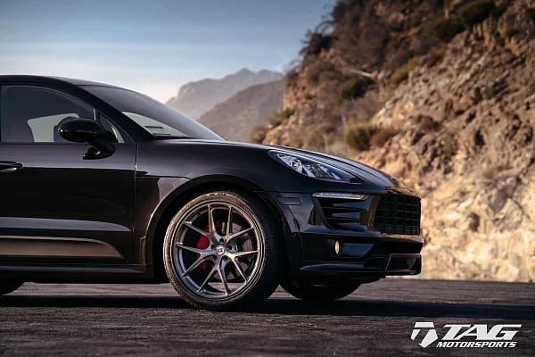 Фото дисков HRE P101 Глянцевый темный лак на Porsche Macan I
