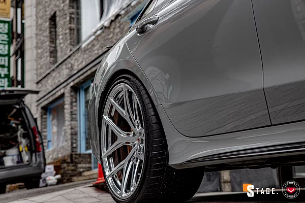 Фото дисков Vossen S21-01 Глянцевый лак на Mercedes-Benz AMG GT I