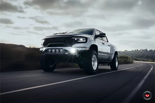 Фото дисков Vossen LCX-01 Глянцевый лак на Ram 1500 V