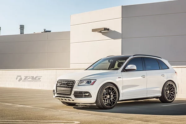 Фото дисков HRE 300M Черный сатин на Audi Q5 (8R)