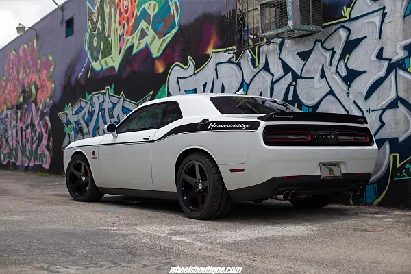Фото дисков HRE 305M Черный сатин на Dodge Challenger III