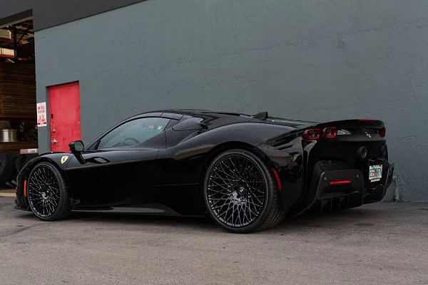 Фото дисков HRE 501M Черный глянец на Ferrari SF90