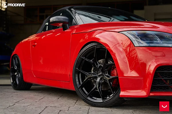 Фото дисков Vossen HF-5 Черный глянец на Audi TT (8J)