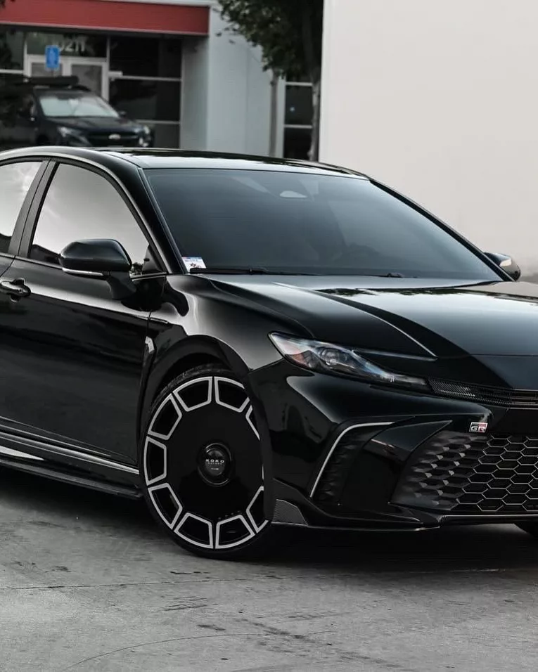 Фото дисков Dicotto Алмазная проточка на Toyota Camry IX (XV80)