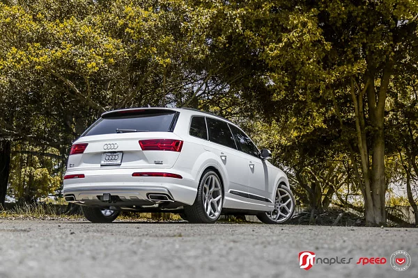 Фото дисков Vossen CG-205 Серебро на Audi Q7 (4M)