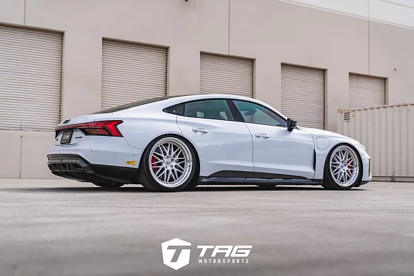 Фото дисков HRE 540C Глянцевый лак на Audi E-tron GT