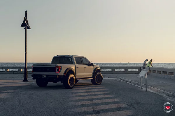 Фото дисков Vossen LCX-03 Сатиновая медь на GMC Sierra IV