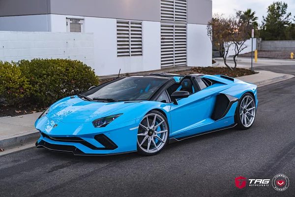 Фото дисков Vossen EVO-2R Глянцевый лак на Lamborghini Aventador