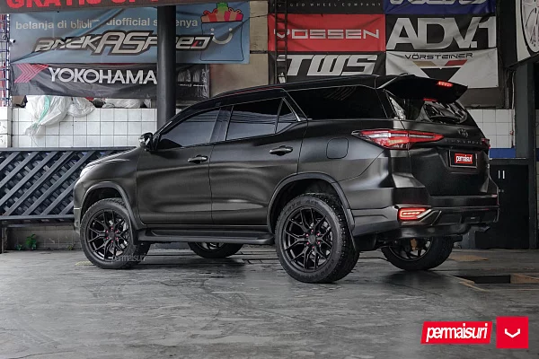 Фото дисков Vossen HF6-4 Черный сатин на Toyota Fortuner II
