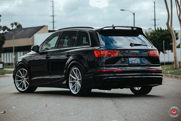 Фото дисков Vossen EVO-2R Глянцевый лак на Audi Q7 (4M)