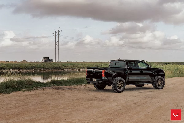 Фото дисков Vossen HFX-1 (6-Lug) Сатиновая бронза на  Toyota Tacoma IV