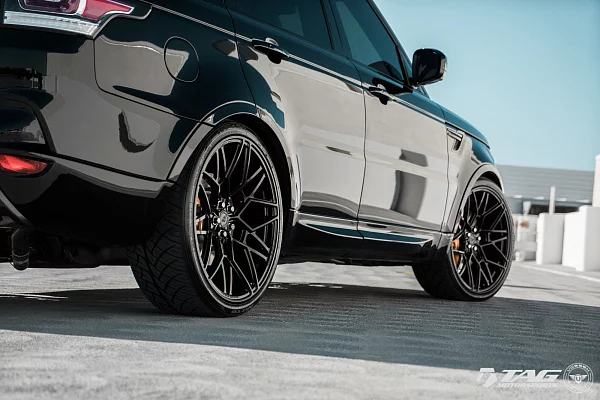 Фото дисков Vossen UV-1 Черный глянец на Range Rover Sport II