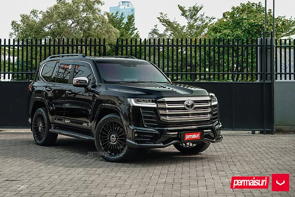 Фото дисков Vossen HF-8 Черный глянец на Toyota Land Cruiser 300