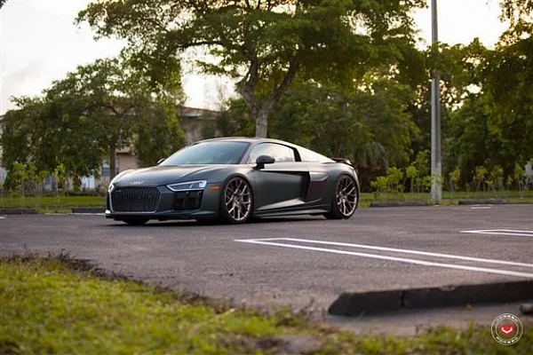 Фото дисков Vossen CG-204 Глянцевая бронза на Audi R8 (4S)