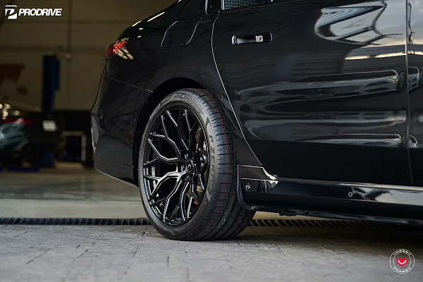 Фото дисков Vossen S17-01 Черный глянец на BMW 7 (G11/G12)