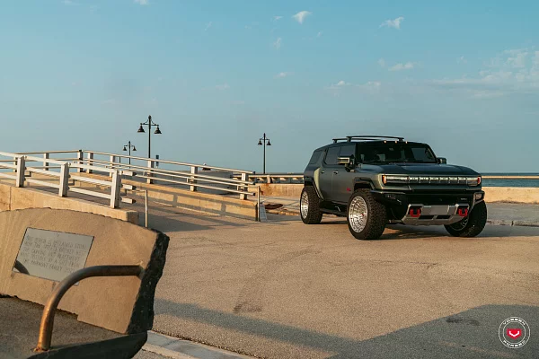 Фото дисков Vossen LCX-04 Глянцевый лак на GMC Hummer EV