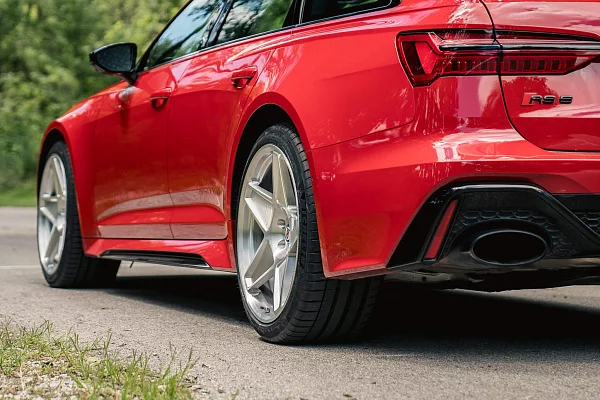 Фото дисков HRE 505M Глянцевый лак на Audi A/RS 6 (C8)