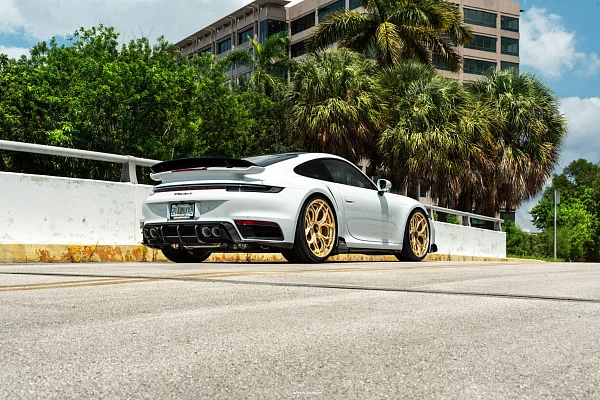 Фото дисков HRE S111SC Сатиновое золото на Porsche 911 VIII