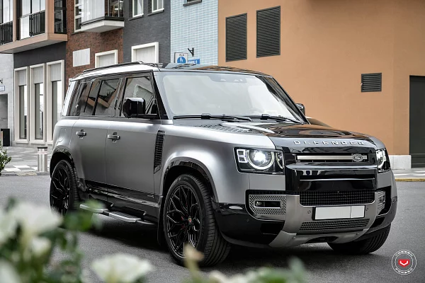 Фото дисков Vossen S17-01 Черный глянец на Land Rover Defender II