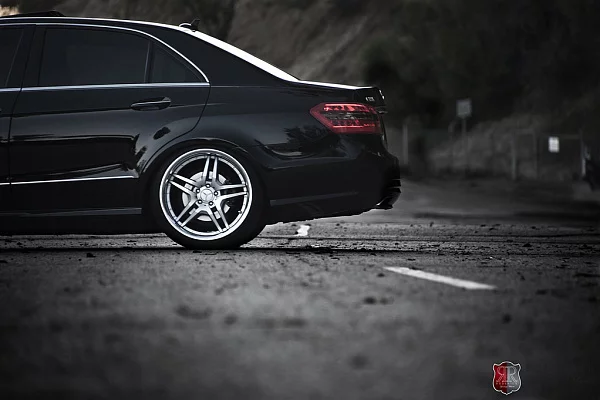 Фото дисков MRR RW2 Серебро на Mercedes-Benz E-Class (W212, S212, C207)