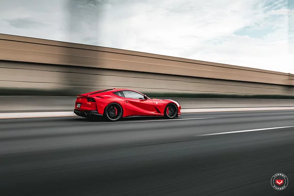 Фото дисков Vossen EVO-4 Черный глянец на Ferrari 812