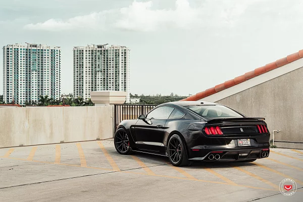 Фото дисков Vossen M-X2 Черный сатин на Ford Mustang VI