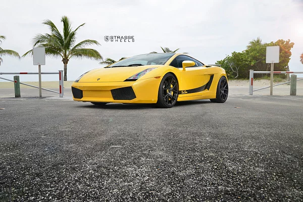 Фото дисков Strasse Wheels SM5R Deep Concave Monoblock Другой цвет на Lamborghini Gallardo