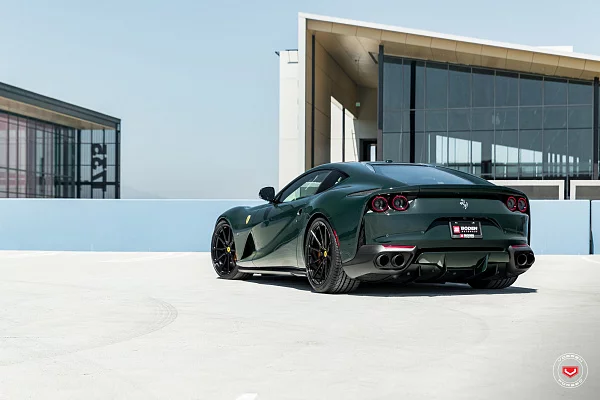 Фото дисков Vossen M-X2 Черный глянец на Ferrari 812