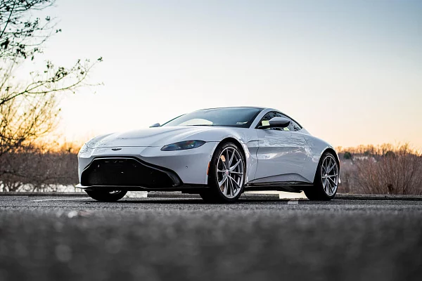 Фото дисков HRE P204 Серебро на Aston Martin Vantage 4