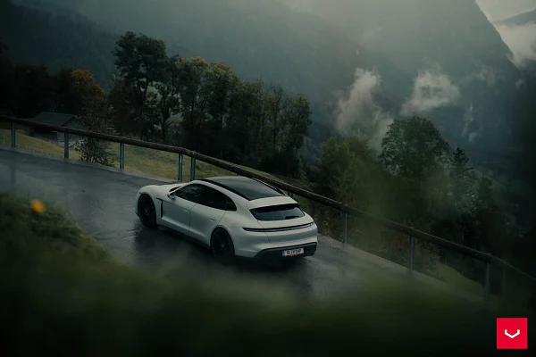 Фото дисков Vossen HF-8 Черный глянец на Porsche Taycan I