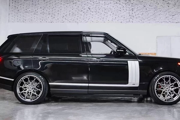 Фото дисков HRE FF10 Серебро на Range Rover IV
