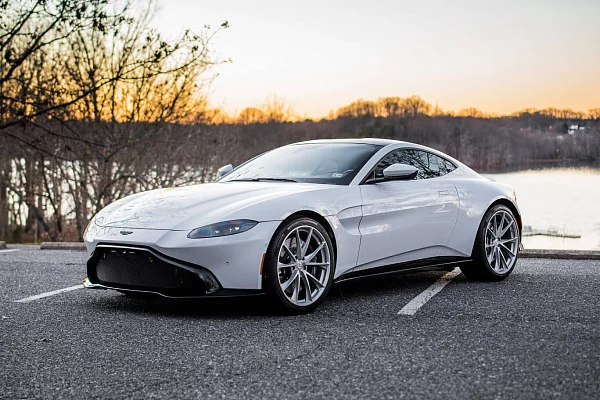 Фото дисков HRE P204 Серебро на Aston Martin Vantage 4