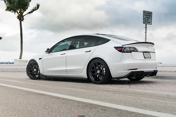 Фото дисков HRE FF21 Черный сатин на Tesla Model 3