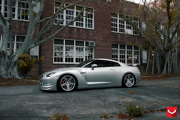 Фото дисков Vossen CV5 Серебро на Nissan GT-R