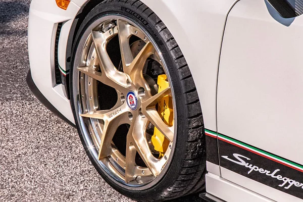 Фото дисков HRE S101 Глянцевое золото на Lamborghini Gallardo