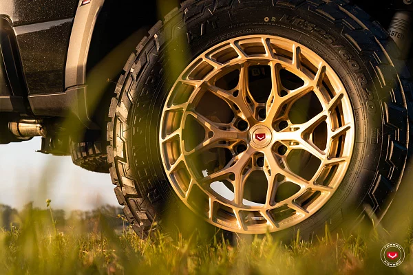 Фото дисков Vossen LC3-01T Глянцевая шампань на Ram 1500 V