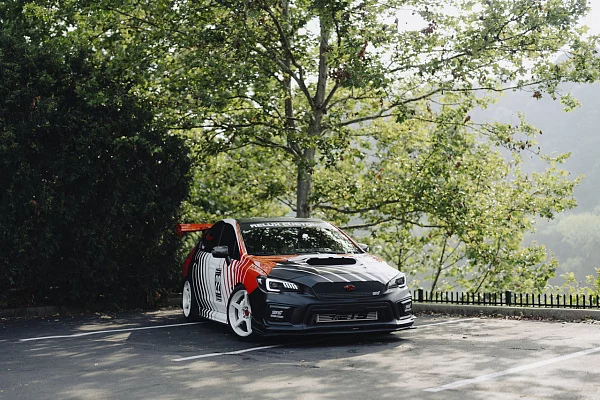 Фото дисков Motegi Racing MR159 BATTLE V Белый глянец на Subaru WRX VA