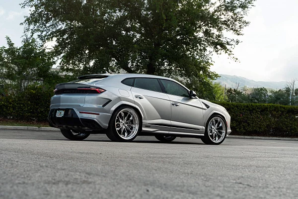 Фото дисков HRE S201H Полированный лак на Lamborghini Urus