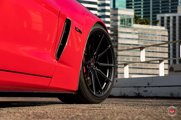 Фото дисков Vossen M-X2 Черный сатин на Chevrolet Corvette C6