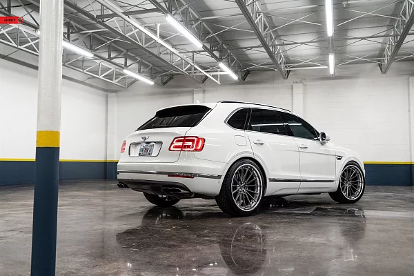 Фото дисков Anrky AN39 Глянцевый темный лак на Bentley Bentayga