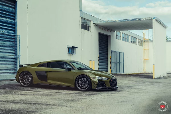 Фото дисков Vossen S21-01 Глянцевый темный лак на Audi R8 (4S)