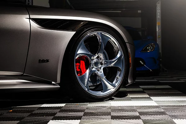 Фото дисков HRE 522M Полированный лак на Aston Martin DBS 3